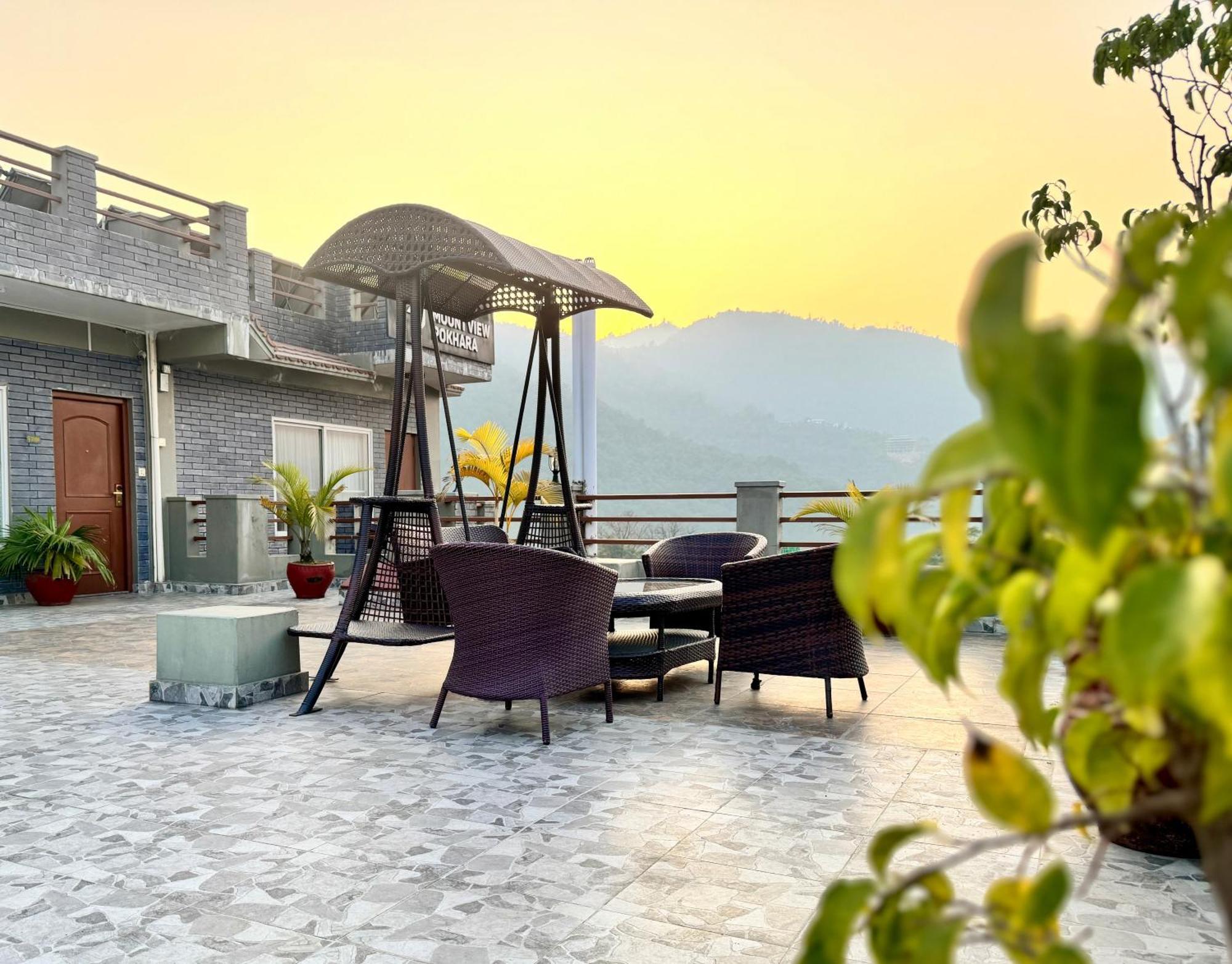Hotel Mount View Pokhara Extérieur photo