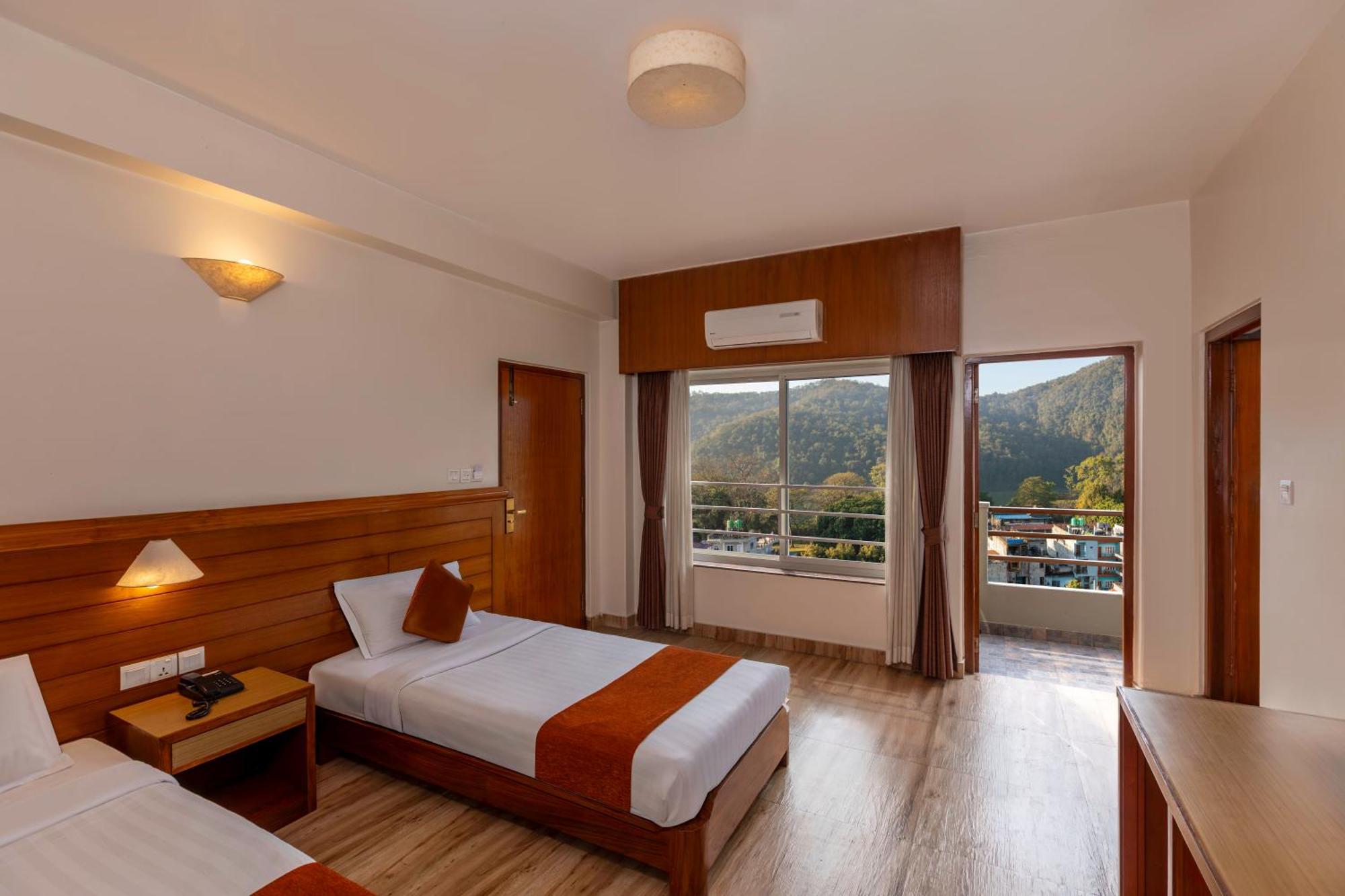 Hotel Mount View Pokhara Extérieur photo