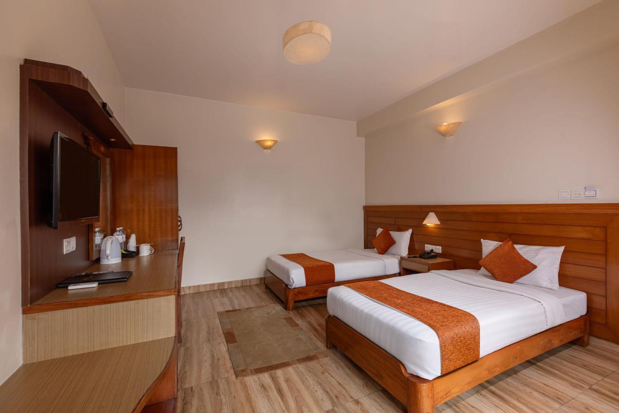 Hotel Mount View Pokhara Extérieur photo