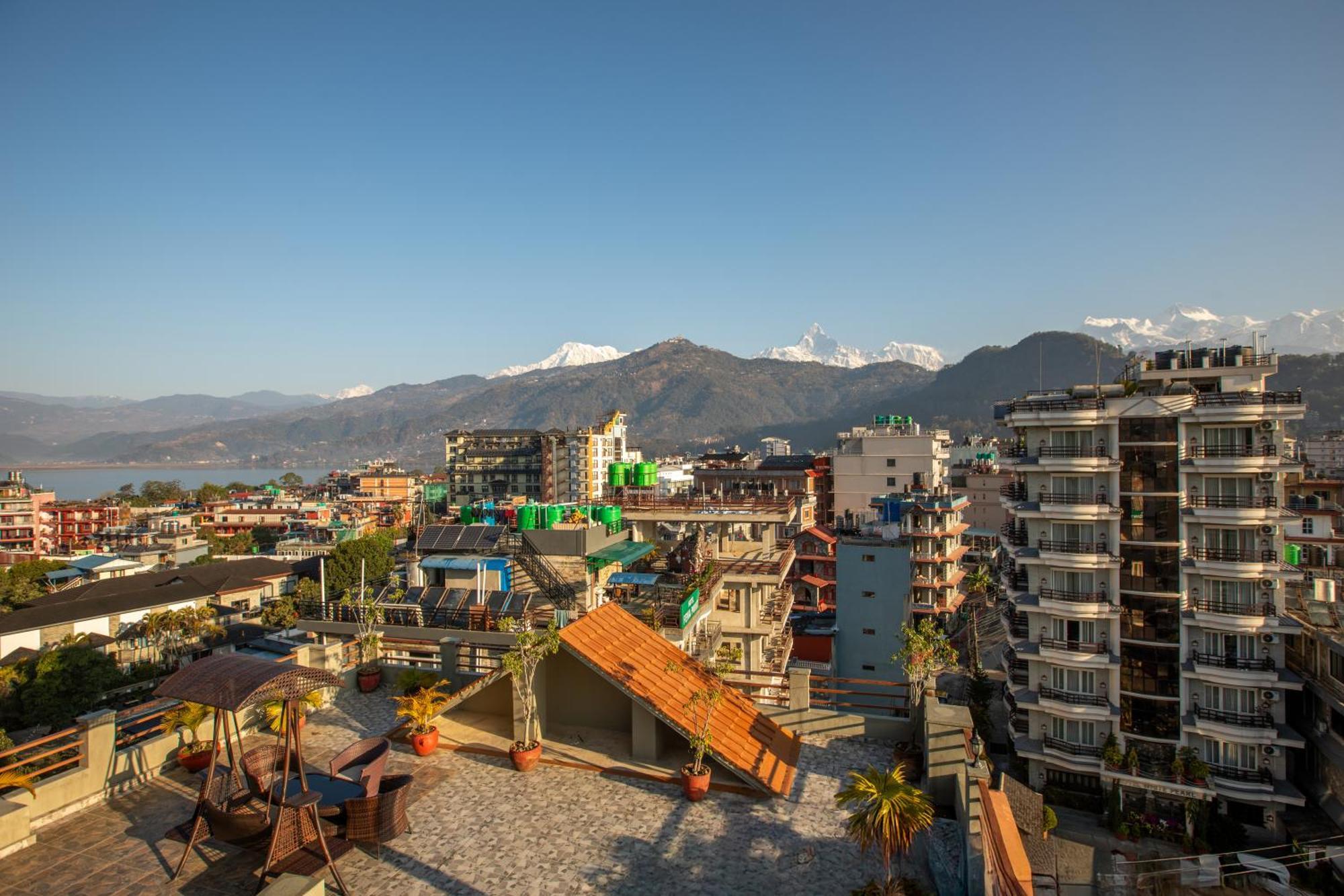 Hotel Mount View Pokhara Extérieur photo