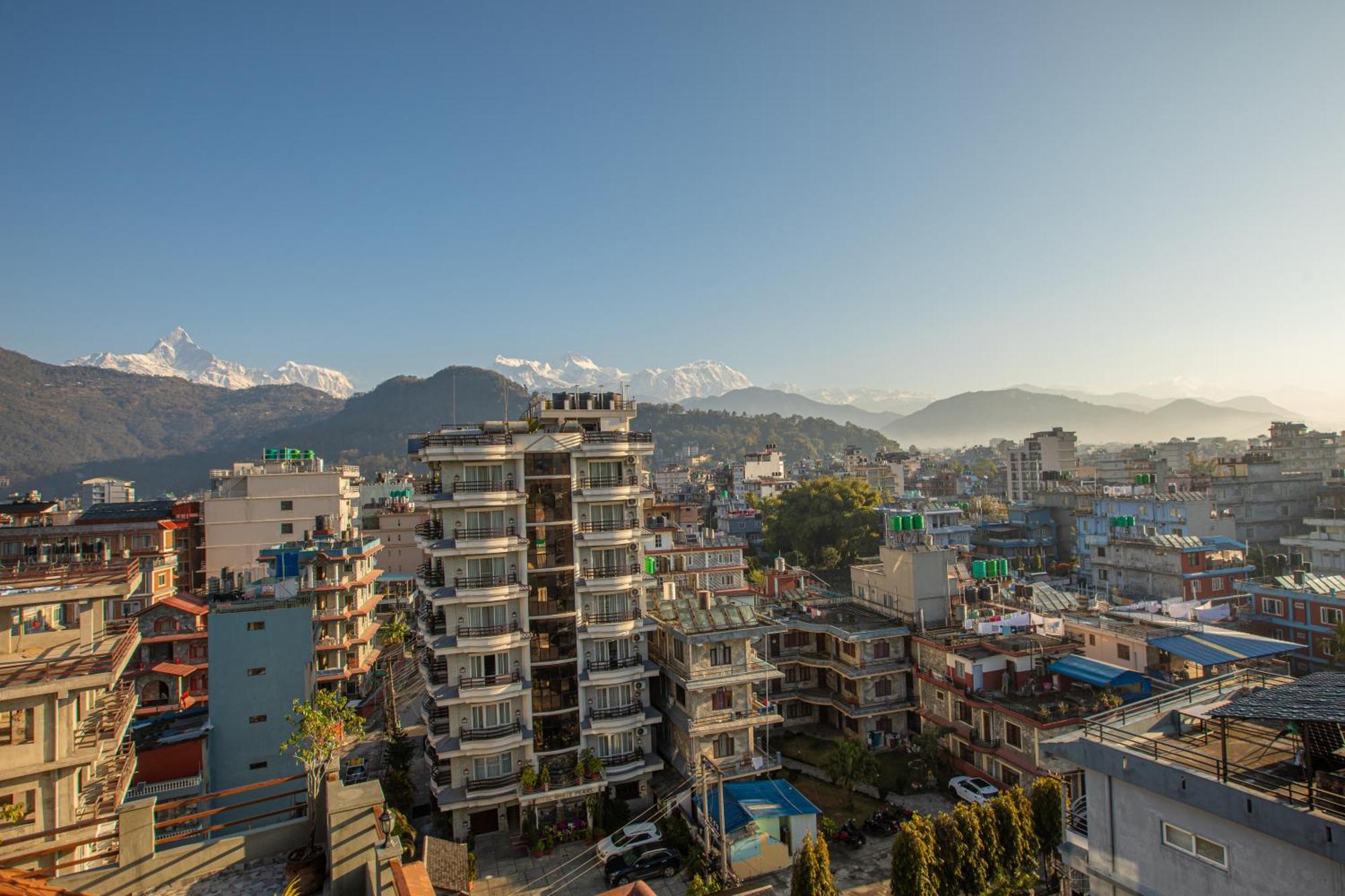 Hotel Mount View Pokhara Extérieur photo