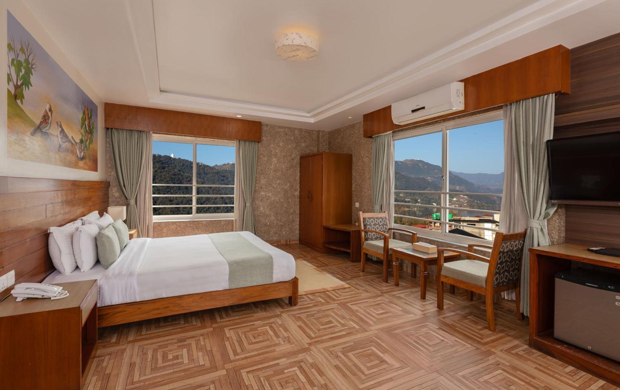Hotel Mount View Pokhara Extérieur photo